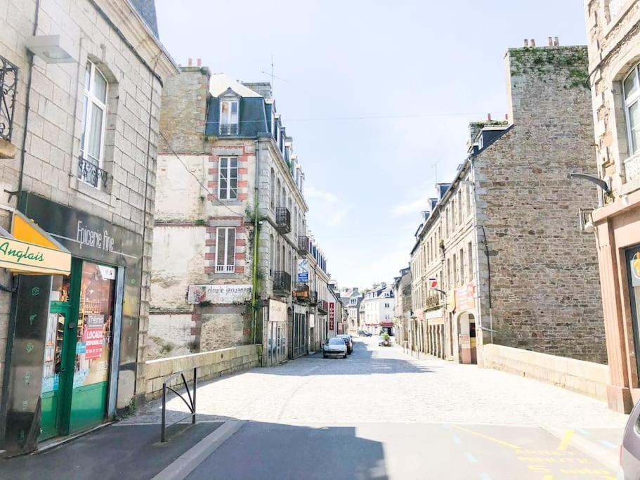 Nouveau ** Le Raffine Au Coeur De Guingamp ** Parking Dış mekan fotoğraf